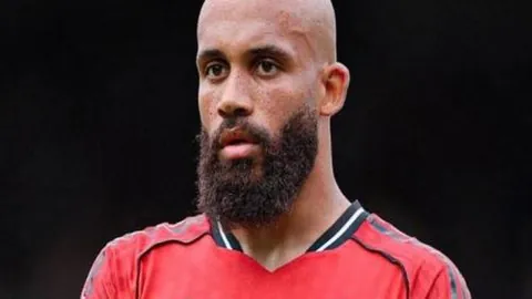 施罗德强势反扑，中投撤步连得5分，助球队重回双位领先！